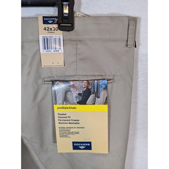 NWT Dockers Pants Men 42x30 Beige Pro Style Khaki Relaxed Fit All Motion Comfort - Picture 3 of 8